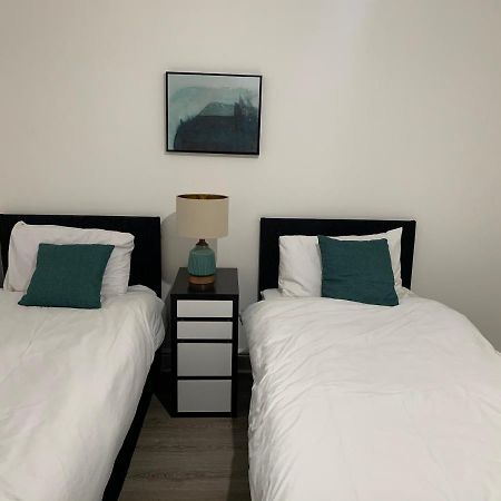 Beautiful All Room En-Suite 4 Bedrooms House , Free Parking, Wifi, Corporate, Contractors, Family Relocation, Contact Us For Long Term Rate Ilford Exterior foto