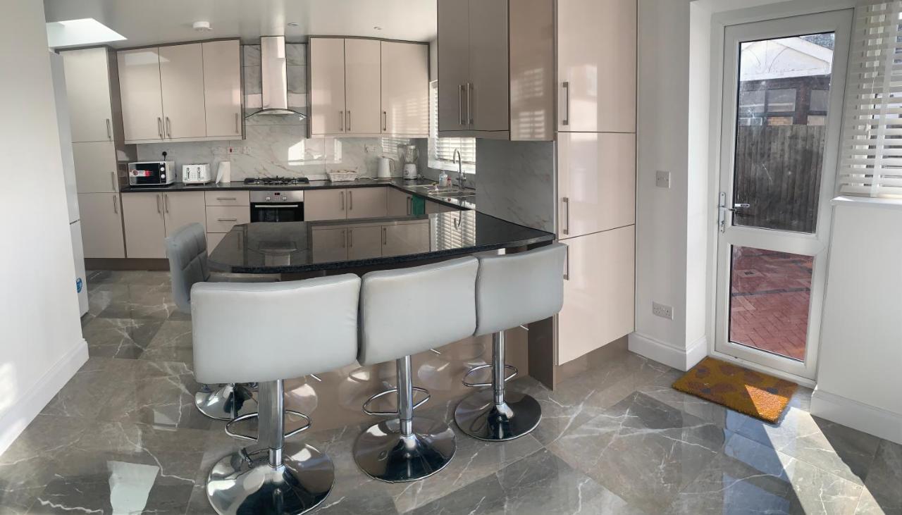Beautiful All Room En-Suite 4 Bedrooms House , Free Parking, Wifi, Corporate, Contractors, Family Relocation, Contact Us For Long Term Rate Ilford Exterior foto