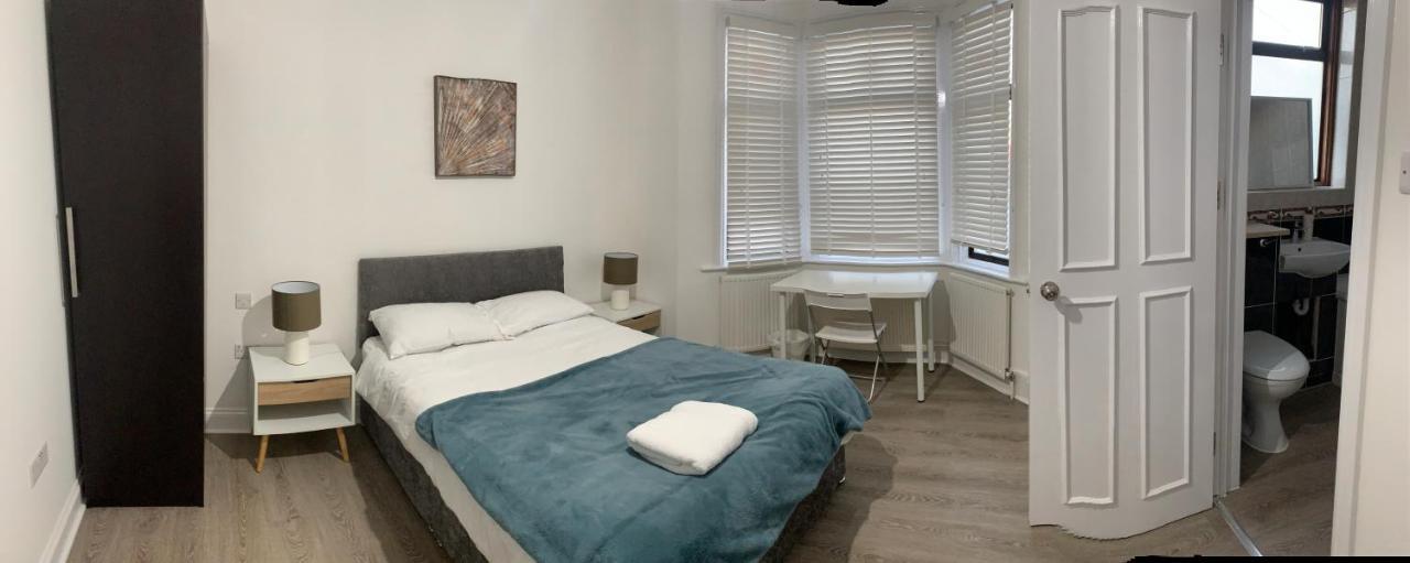 Beautiful All Room En-Suite 4 Bedrooms House , Free Parking, Wifi, Corporate, Contractors, Family Relocation, Contact Us For Long Term Rate Ilford Exterior foto