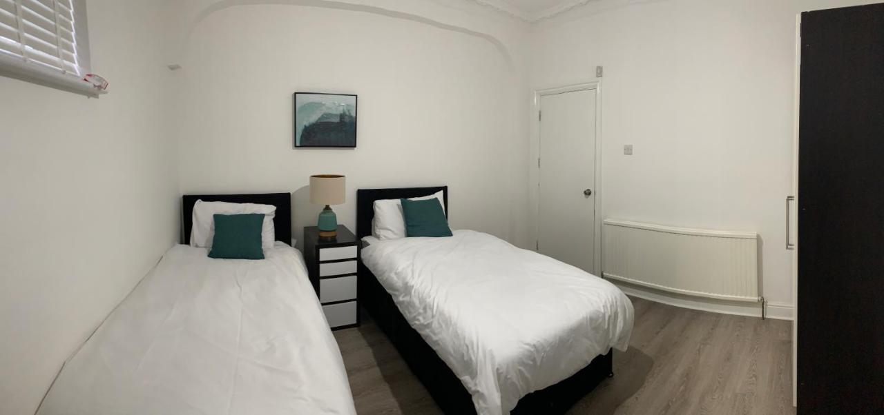 Beautiful All Room En-Suite 4 Bedrooms House , Free Parking, Wifi, Corporate, Contractors, Family Relocation, Contact Us For Long Term Rate Ilford Exterior foto