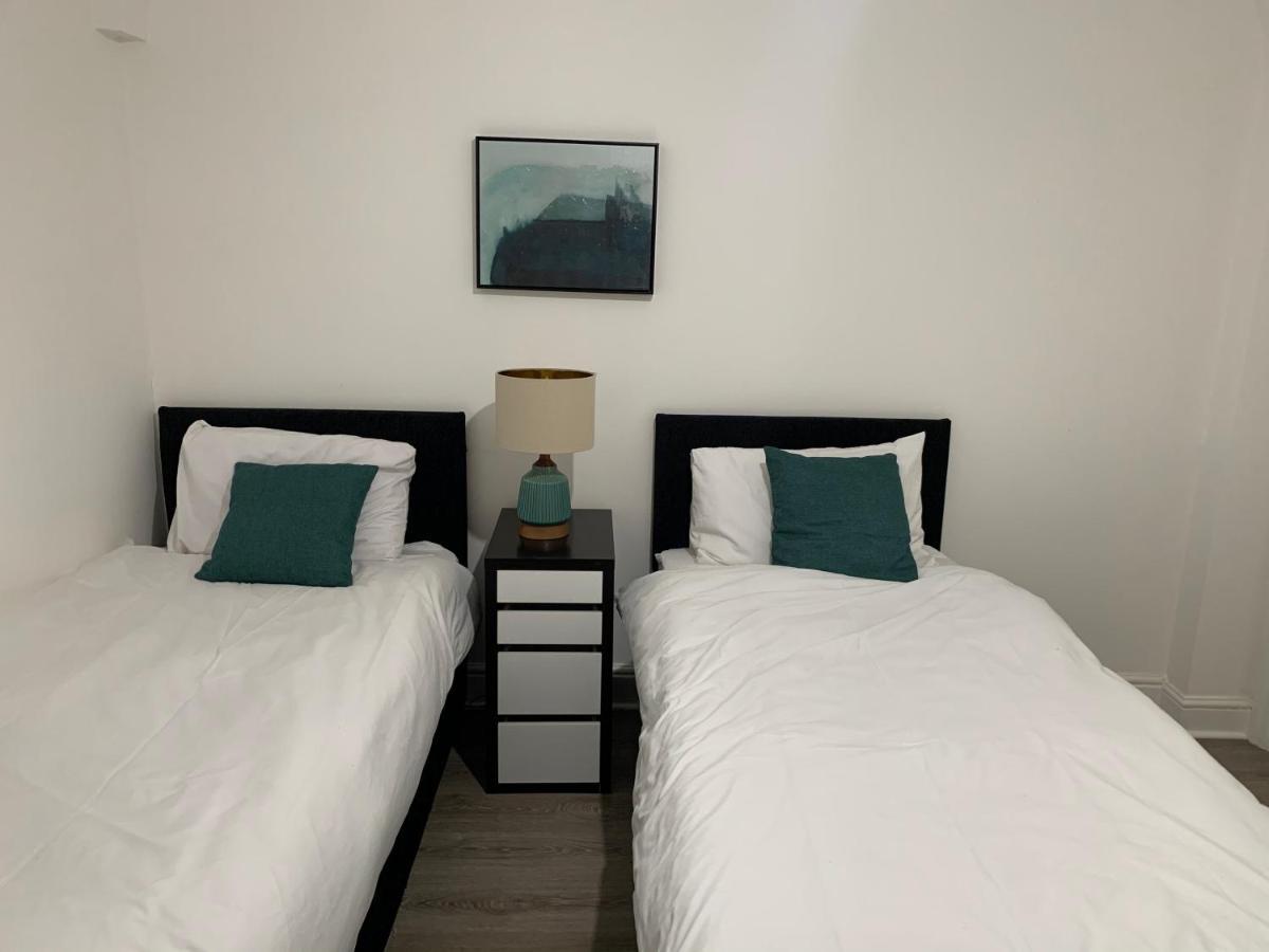 Beautiful All Room En-Suite 4 Bedrooms House , Free Parking, Wifi, Corporate, Contractors, Family Relocation, Contact Us For Long Term Rate Ilford Exterior foto